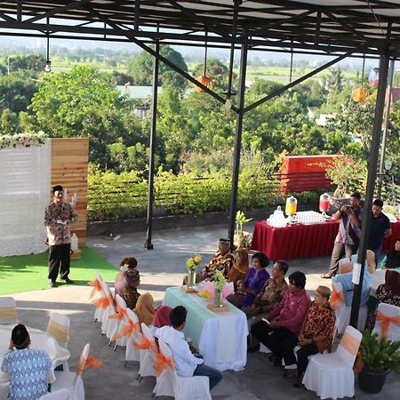 Pratama Hotel & Convention Mataram Bagian luar foto