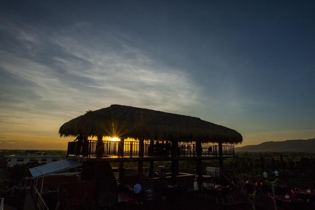 Pratama Hotel & Convention Mataram Bagian luar foto