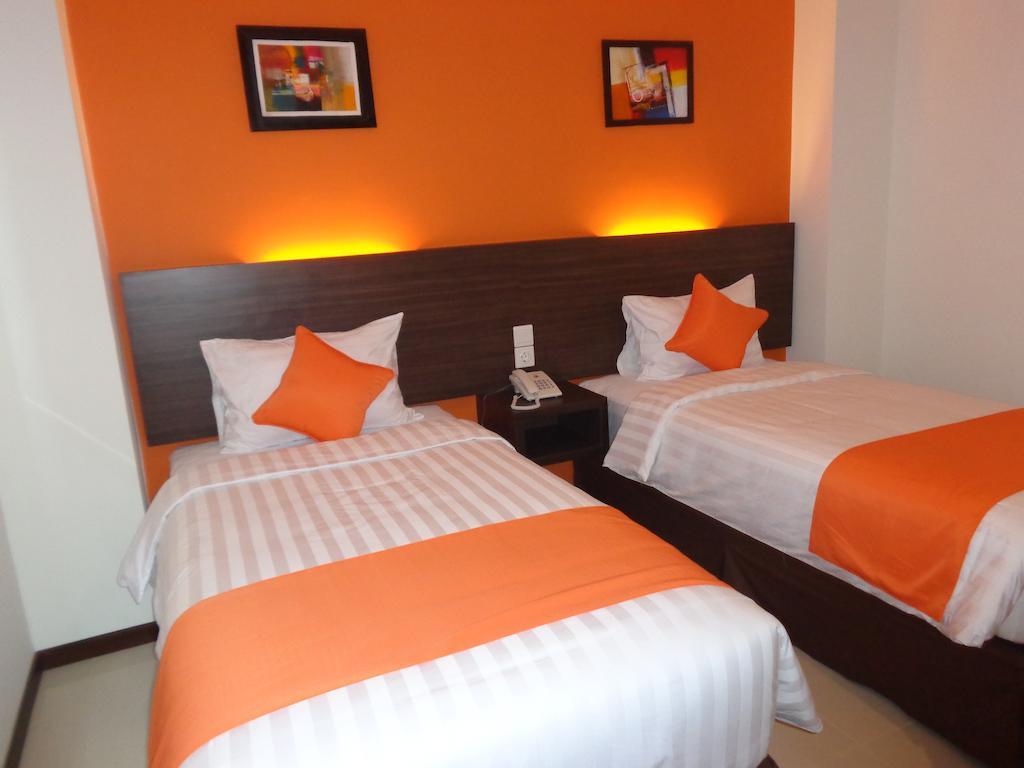 Pratama Hotel & Convention Mataram Bagian luar foto