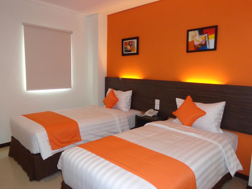 Pratama Hotel & Convention Mataram Bagian luar foto
