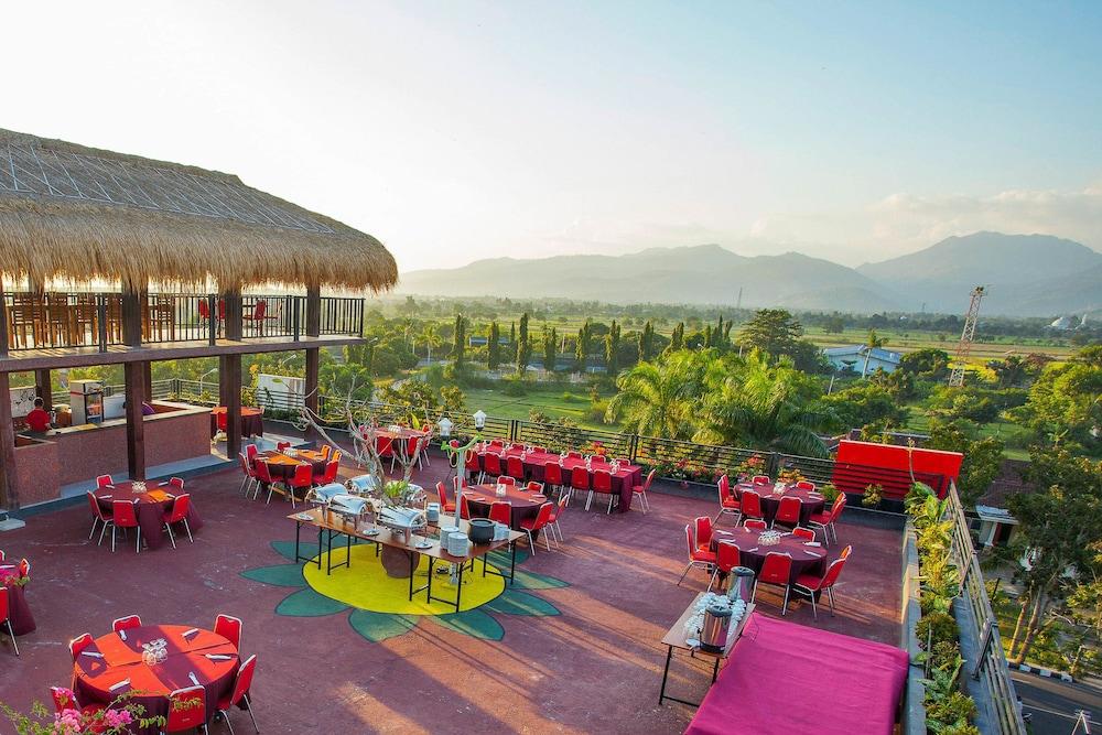 Pratama Hotel & Convention Mataram Bagian luar foto