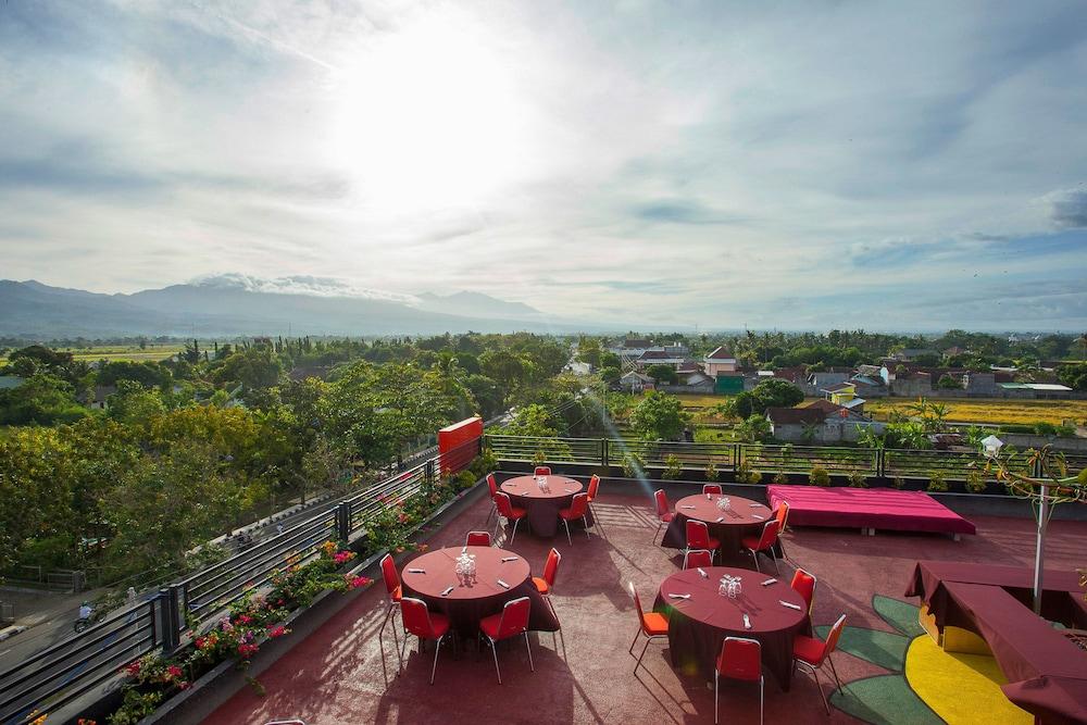 Pratama Hotel & Convention Mataram Bagian luar foto