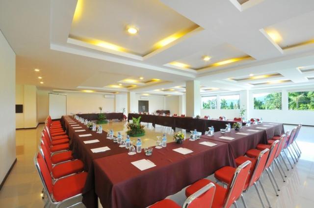 Pratama Hotel & Convention Mataram Bagian luar foto