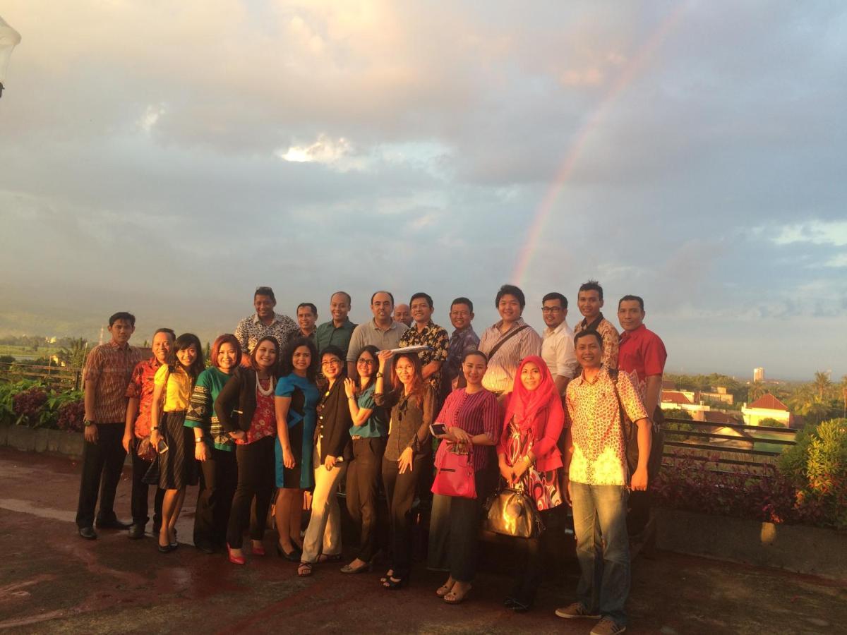 Pratama Hotel & Convention Mataram Bagian luar foto