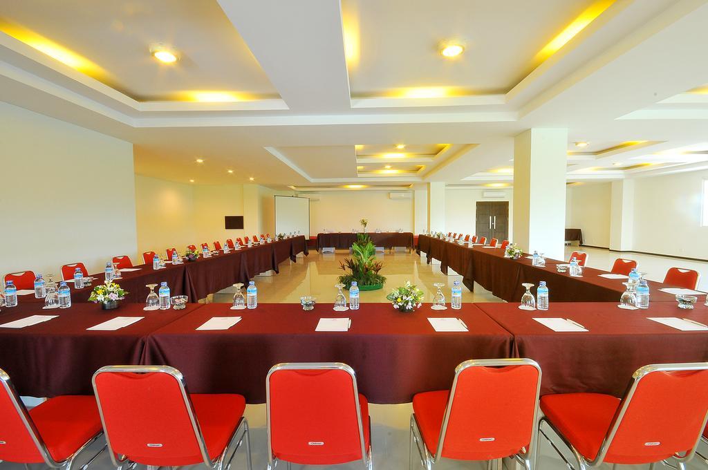 Pratama Hotel & Convention Mataram Bagian luar foto