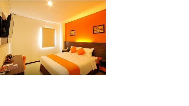 Pratama Hotel & Convention Mataram Bagian luar foto