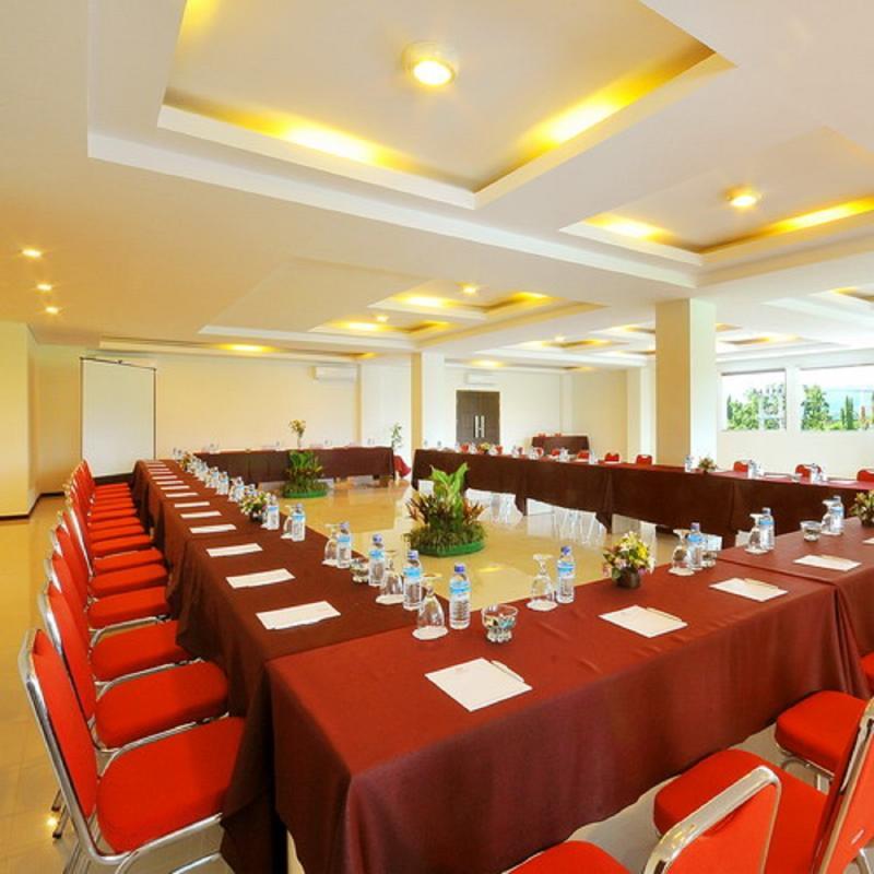 Pratama Hotel & Convention Mataram Bagian luar foto