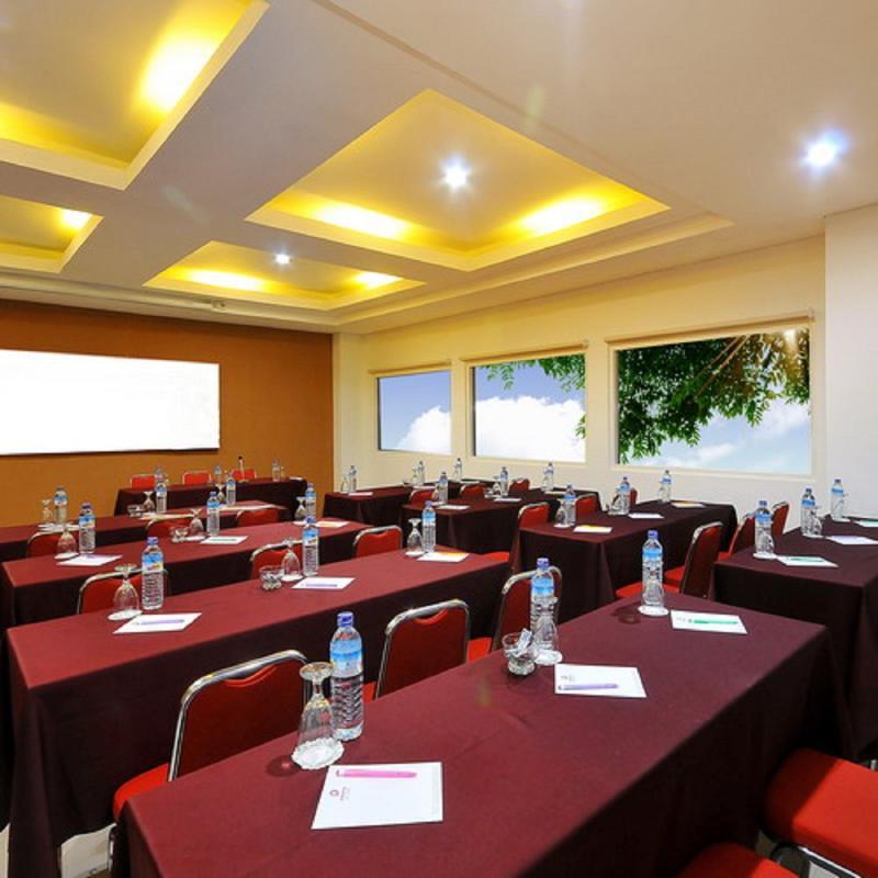 Pratama Hotel & Convention Mataram Bagian luar foto